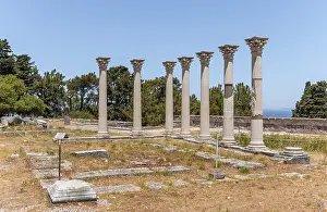 Deserted Temple In Greece Drucke: Ruins with columns, Former temple