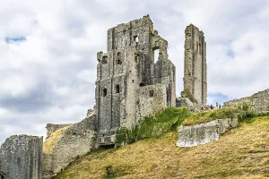 Drucke von Ruinen von Corfe Castle, Wareham, Dorset, England, Vereinigtes Königreich Wareham Drucke: Ruinen von Corfe Castle, Wareham