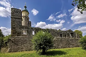 Historical German Architecture Drucke: Ruins with a tower along a wall