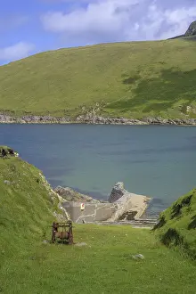 European Harbors Drucke: Rusted winch above small harbour