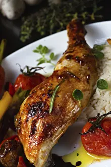 Country Style Meal Drucke: Rustic fried chicken legs with assorted vegetables and rice