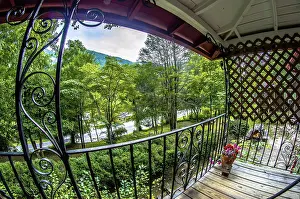 Deserted Country House Drucke: Rustic old cabin in the mountains