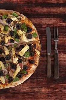 Top View Of Pizza Drucke: Rustic pizza background with copy space