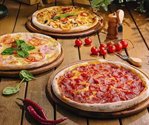 Fresh Grocery Ingredients Drucke: Rustic setting with variety of pizzas