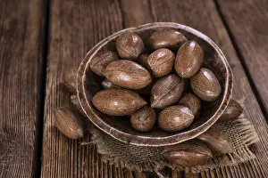 Pecan Nuts Drucke: Rustic wooden table with some Pecan Nuts (selective focus)