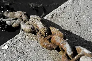 Deserted Metal Scene Drucke: Rusty Chain