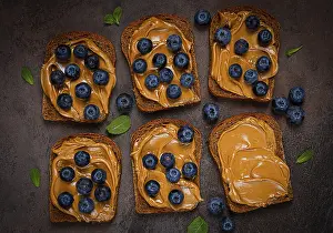 Fresh Blueberries On Rye Bread Drucke: Rye bread with peanut paste and fresh blueberries
