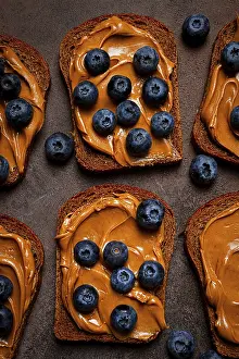 Fresh Blueberries On Rye Bread Drucke: Rye bread with peanut paste and fresh blueberries