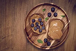 Nutritious Breakfast Ideas Drucke: Rye bread with peanut paste and fresh blueberries