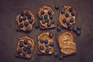 Gourmet Food Drucke: Rye bread with peanut paste and fresh blueberries