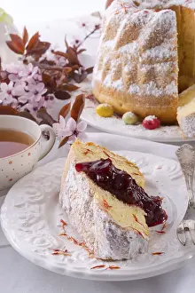 Eastern European Desserts Drucke: Saffron Easter Babka