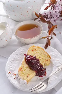 Eastern European Desserts Drucke: Saffron Easter Babka