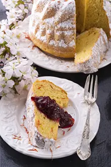 Eastern European Cake Drucke: Saffron Easter Babka
