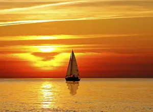 Recreational Sailing Activity Drucke: Sailing at sunset