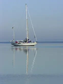 Drucke von Segelyacht am Anker Alaska Drucke: Segelyacht am Anker.