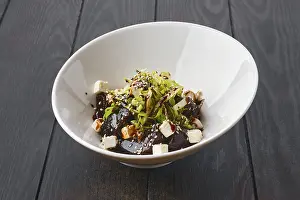Beetroot Salad Drucke: Salad with boiled beetroot, fresh cabbage