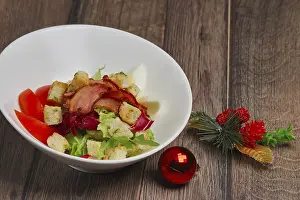 Raw Vegetable Nutrition Drucke: Salad with red cabbage, tomato