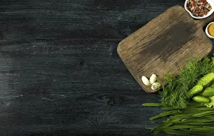 Dark Background Plate Drucke: Salad with vegetables. View from above