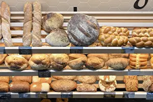 Assorted Baked Goods Drucke: Sales shelf various types of bread