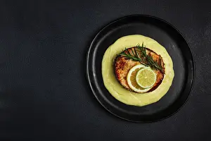 Fried Salmon Drucke: Salmon steak, fried, mashed potatoes