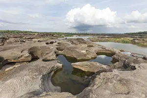 Southeast Asia River Scenery Drucke: Sam Phan Bok on the Mekong River