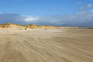 Wales Coastal Scenery Drucke: Sand blowing over beach, clouds