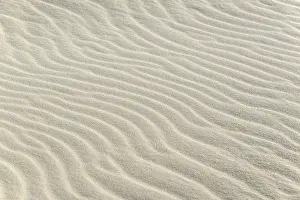 Wavy Structure Design Drucke: Sand drifts, wave structures in white sand
