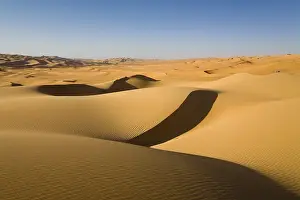 Empty Sandy Beaches Drucke: Sand dunes in the Libyan Desert