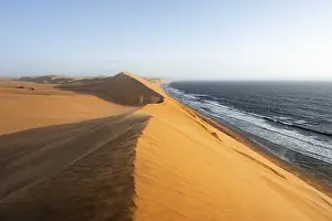 Namib Naukluft Park Drucke: Sand dunes with wave patterns and sea in evening light