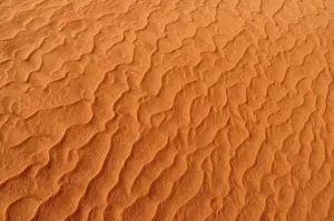 Desert Surface Texture Drucke: Sand patterns on the surface of a red dune