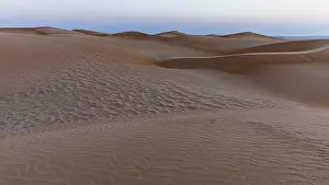 Oman Desert Landscape Drucke: Sand structure formed by the wind