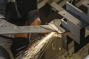 Handicraft Industry Drucke: Sanding work that sparks