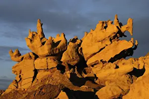 Sculpted Rock Formations Drucke: Sandstone formation in evening light