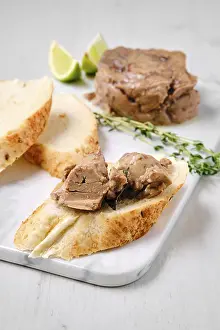 Healthy Seafood Option Drucke: Sandwich with cod liver