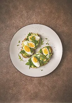 Wholemeal Bread Recipes Drucke: Sandwich with mashed avocado, boiled egg