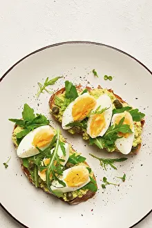 Wholemeal Bread Recipes Drucke: Sandwich with mashed avocado, boiled egg