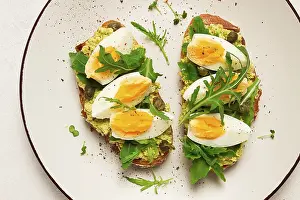 Wholemeal Bread Recipes Drucke: Sandwich with mashed avocado, boiled egg