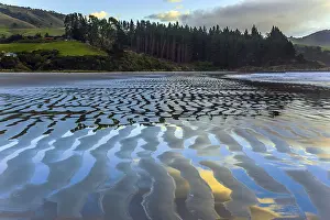 Cloudy Evening Sky Drucke: The sandy ripples of the beach reflect the clouds