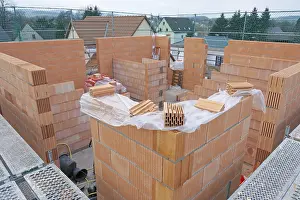 Mountainous Landscape Photo Drucke: Scaffolded detached house in shell construction