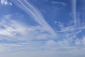 Cloudy Mood Pictures Drucke: Scenic dramatic summer clouds. Cloudscape of bright blue sky