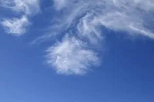 Dramatic Summer Clouds Drucke: Scenic dramatic summer clouds. Cloudscape of bright blue sky