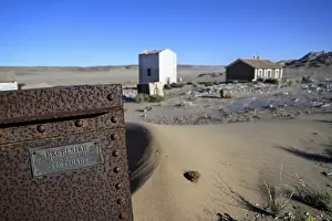 Namibia Architecture Drucke: Schild Excelsior an einem alten Wassertank