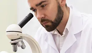 Laboratory Research Drucke: Scientist is using microscope in a laboratory during research work