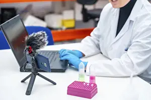 Medical Diagnosis And Inspection Drucke: Scientists using mobile to recording while talking next to samples and using laptop in a research laboratory