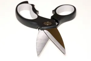 Studio Shot Of Scissors Drucke: Scissors, cut out, close up