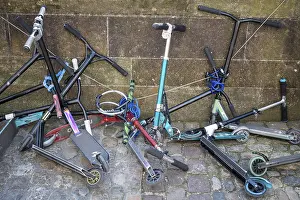 Switzerland Urban Landscape Drucke: Several scooters attached to each other chaotically
