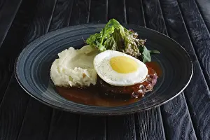 Mashed Potato Dish Drucke: Scrambled eggs with cutlet and mashed potato