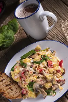 Scrambled Eggs Drucke: Scrambled eggs with tomatoes and spinach