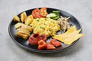 British Food Photography Drucke: Scrambled eggs with various sausages