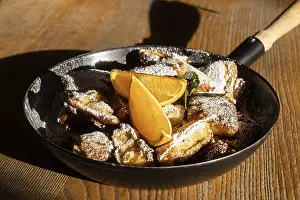 Powdered Sugar Treats Drucke: A scrumptious serving of Austrian Kaiserschmarrn